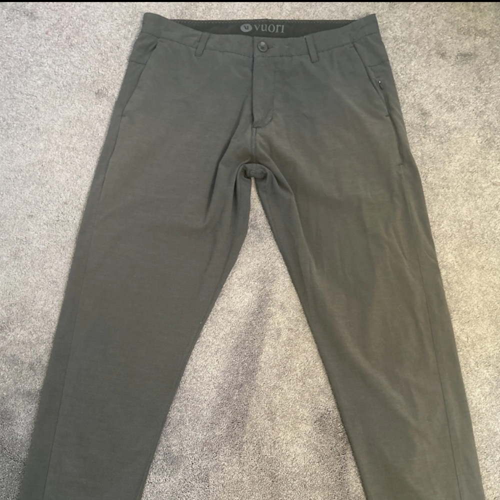 Vuori Men's Charcoal Chino Pants